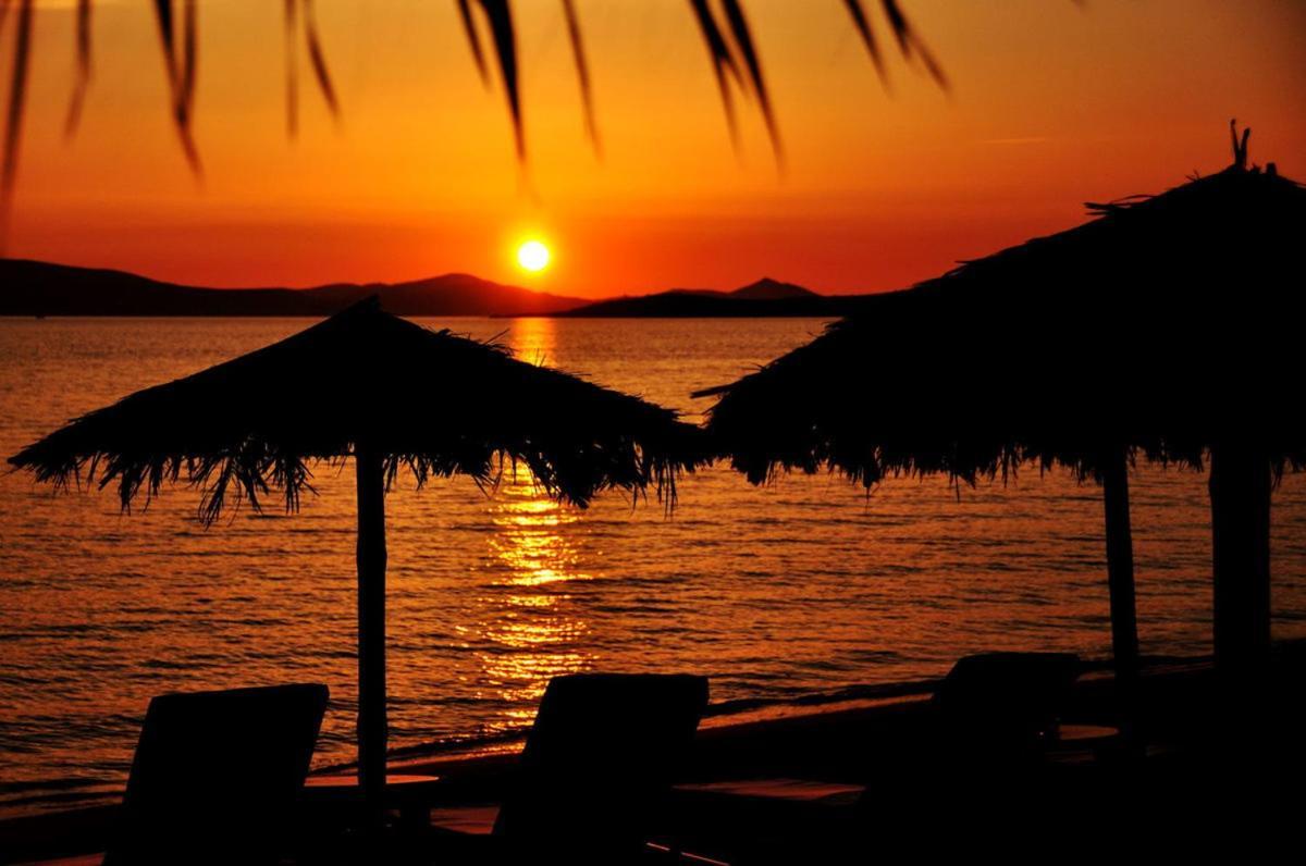Sunday Luxury Suites Agia Anna  Bagian luar foto